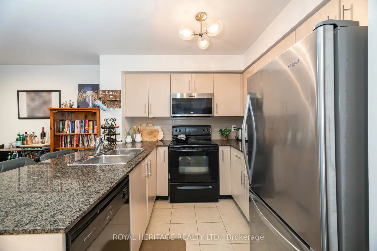 Additional image 10 of 12 Yonge Street 611