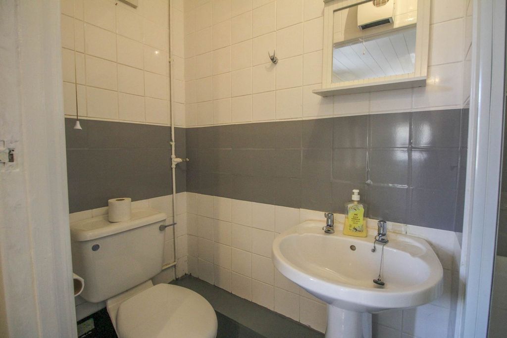 1 bed flat to rentLocking Road, Weston-Super-Mare BS23 photo 5