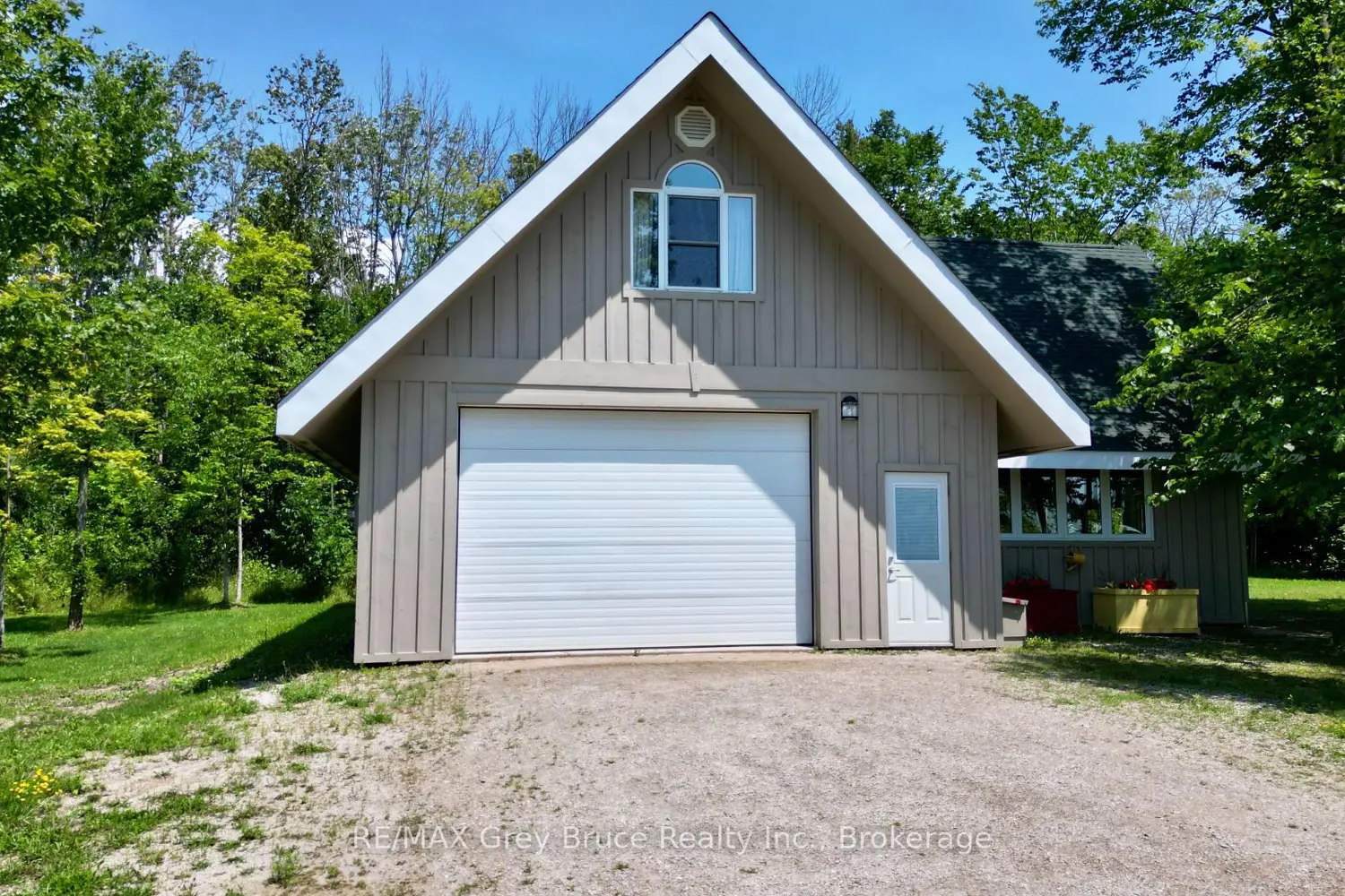 20 Maple Drive photo 2