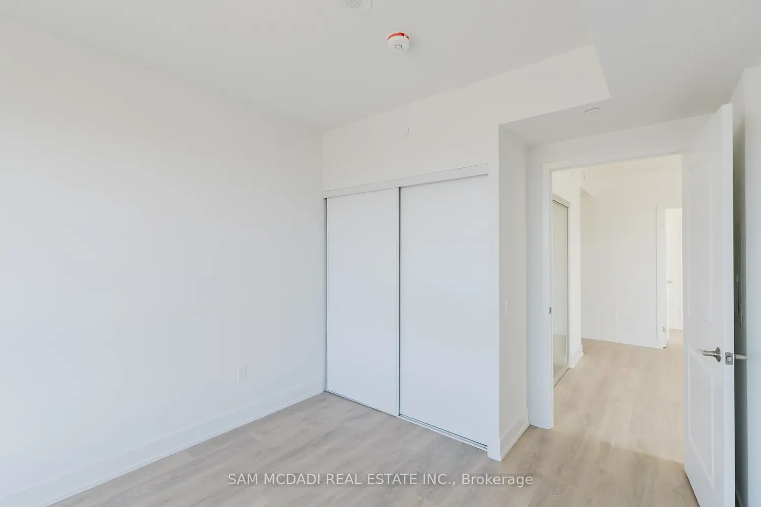 Additional image 8 of 202 Burnhamthorpe Road 2003