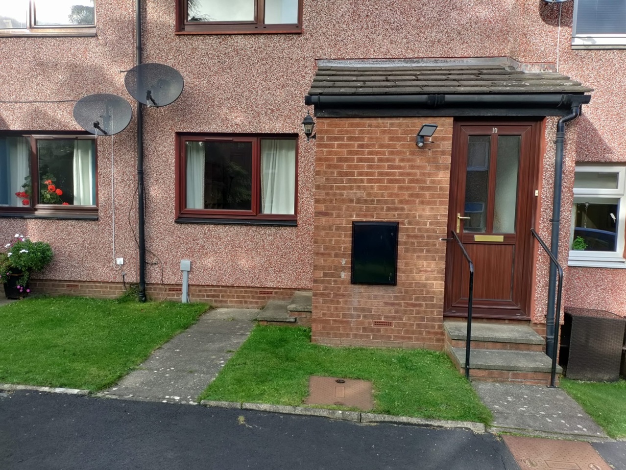 1 Bed Flat, Meadowfield Court, EH8, N1 7GU