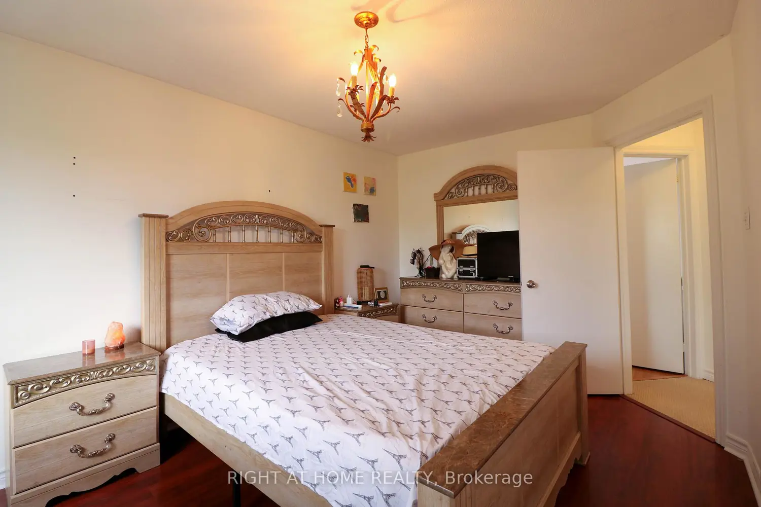 Additional image 12 of 40 Stable Way