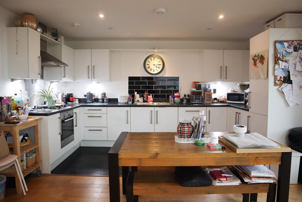 Additional image 10 of 2 bed flat to rentNewfoundland Way, Portishead, Bristol BS20