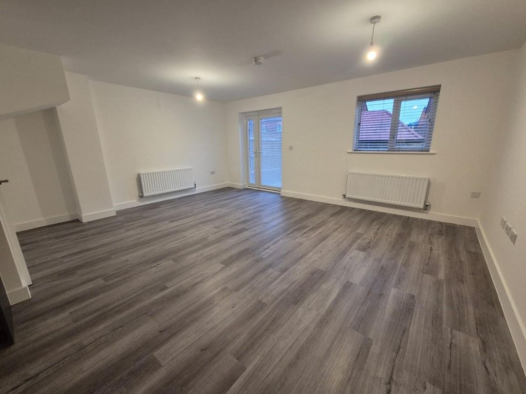 Additional image 2 of 4 bed semi-detached house to rentWeller Close, Collingtree Park, Northampton NN4