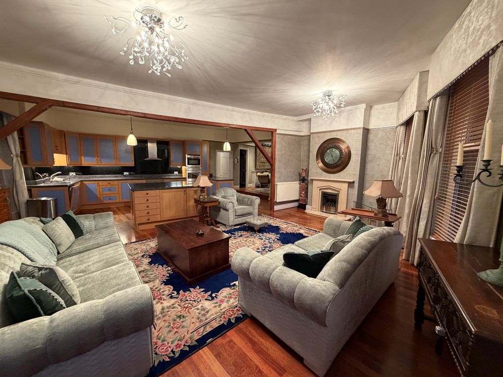 Additional image 2 of 3 bed flat to rentWarwick House, Liverpool L8