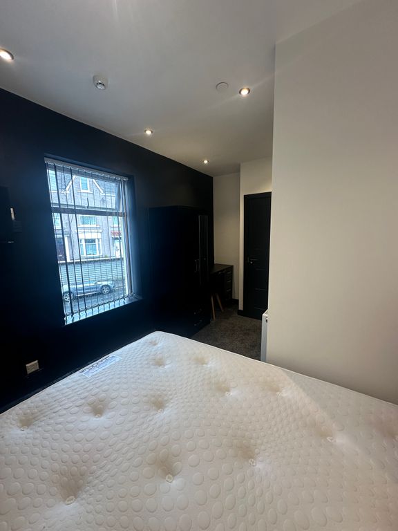 Additional image 11 of 7 bed terraced house to rentThe Grove, Swansea SA2