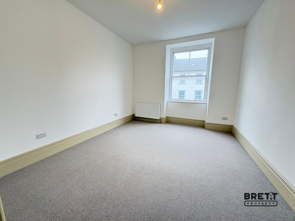Additional image 6 of 2 bed flat to rentFlat 1, 27 Main Street, Pembroke, Pembrokeshire. SA71