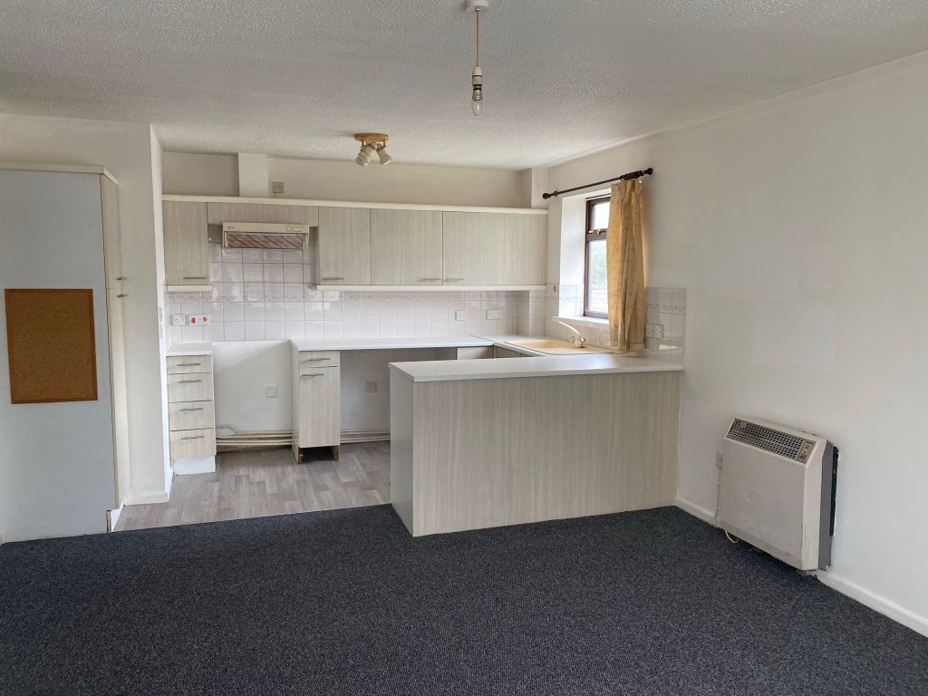 1 bed flat to rentHarvey Crescent, Sandfields SA12 photo 2