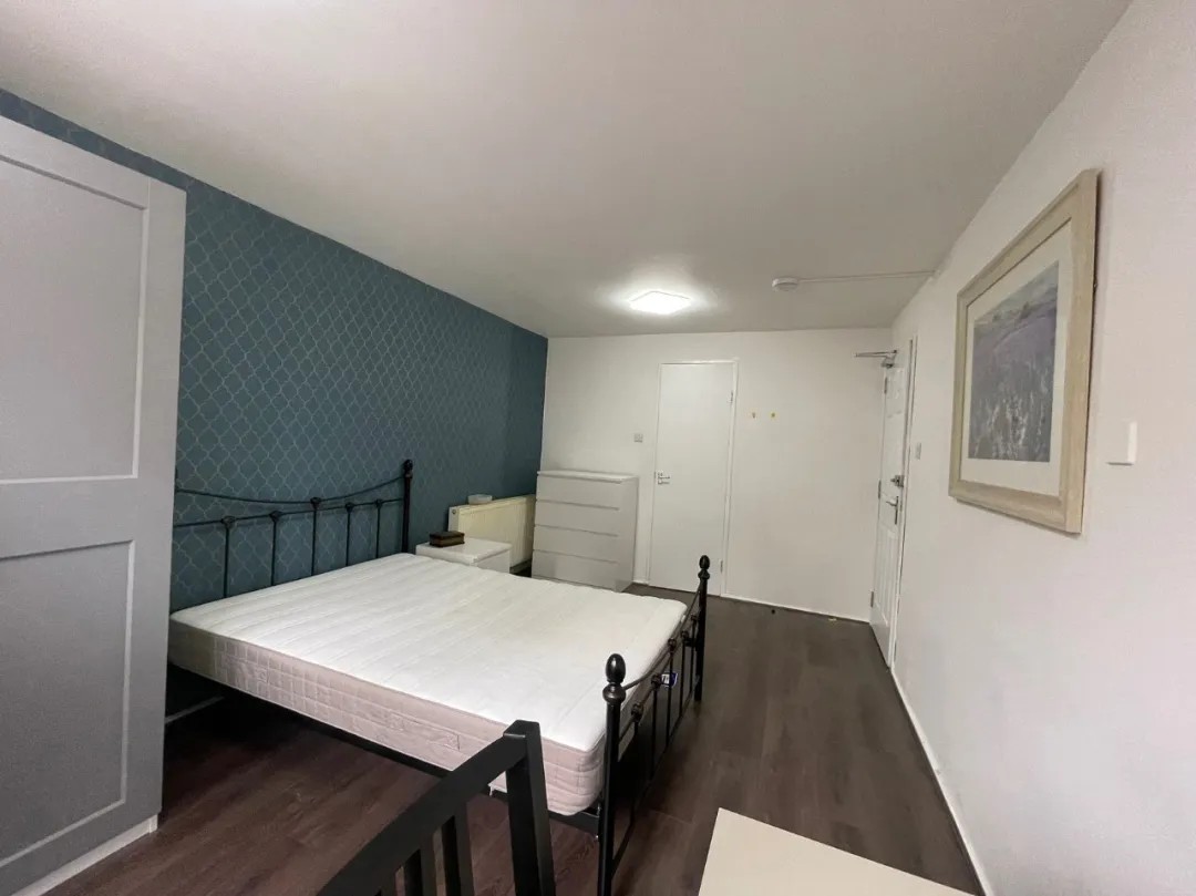 3 Bed Detached House, Keith Court, G11, N1 7GU