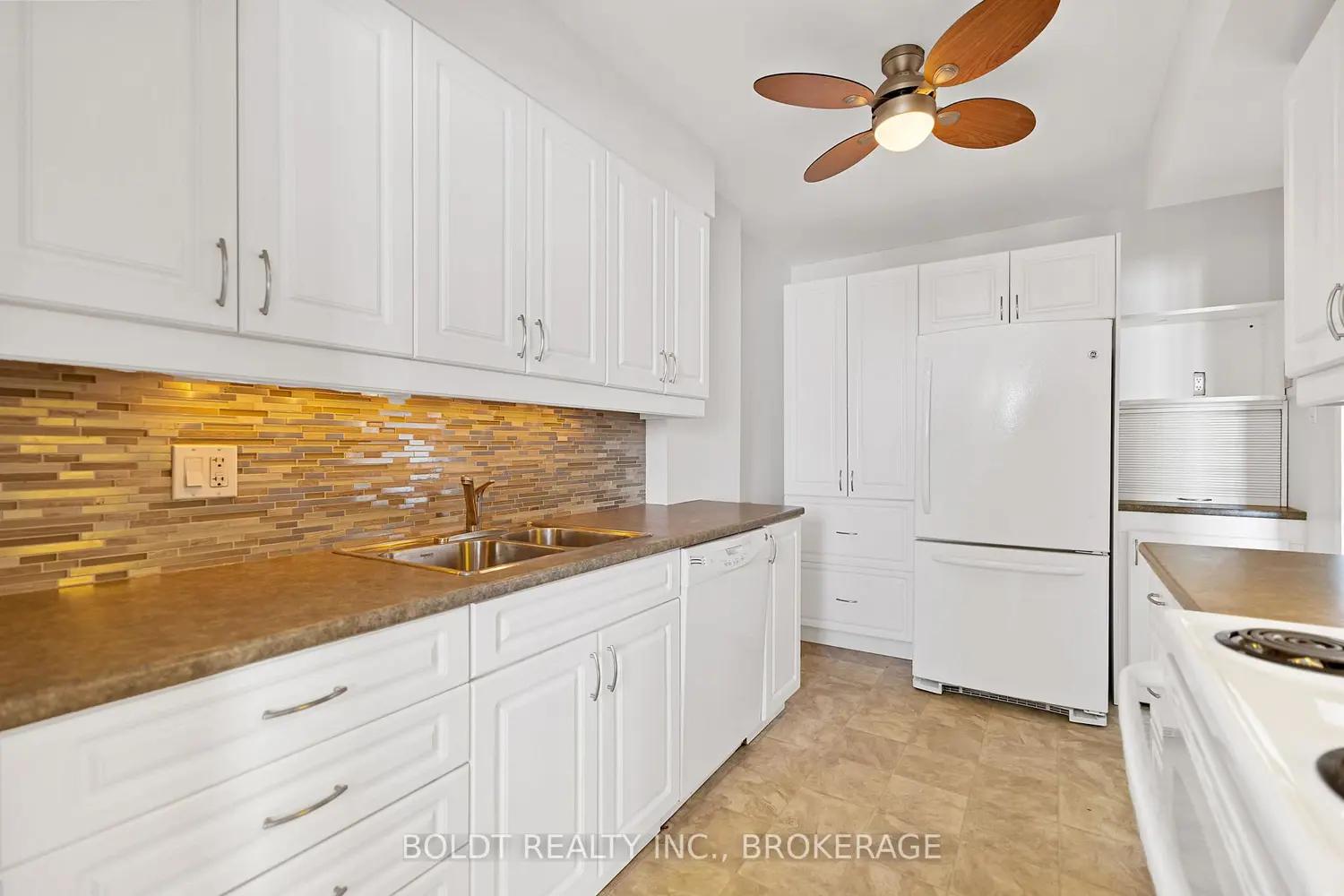 Additional image 11 of 35 Towering Heights Boulevard 1008