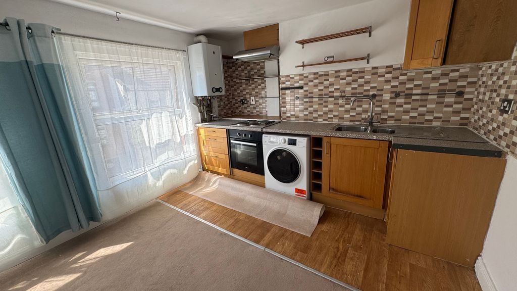 Additional image 3 of 3 bed flat to rentHazelwood Road, Northampton NN1