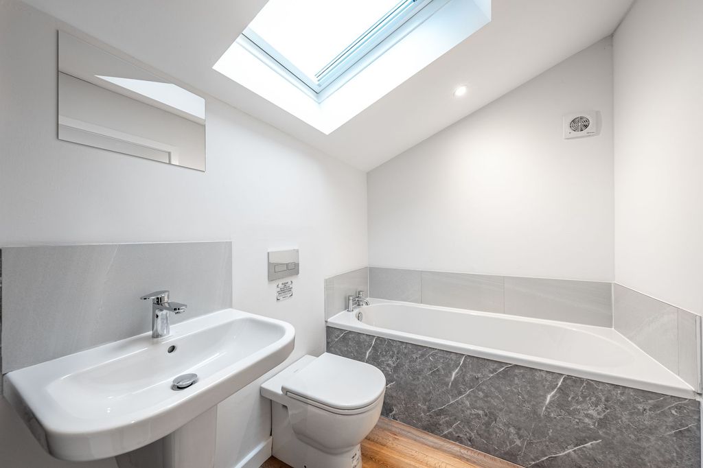 Additional image 11 of 2 bed detached house to rentHookstone Drive, Harrogate HG2