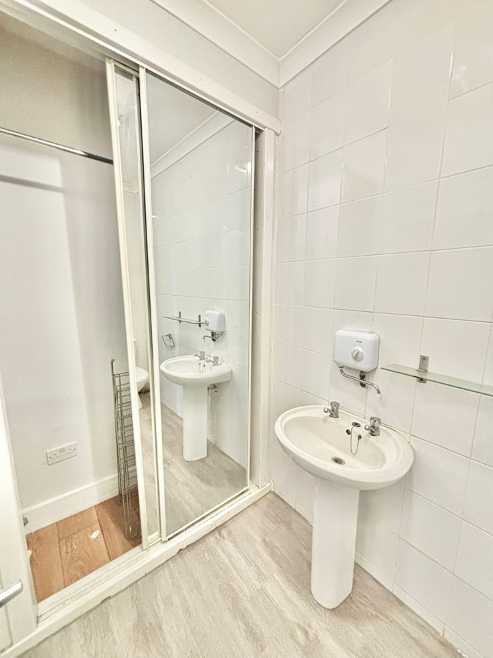 Additional image 3 of 1 Bed Flat, Oakfield Avenue, G12, N1 7GU