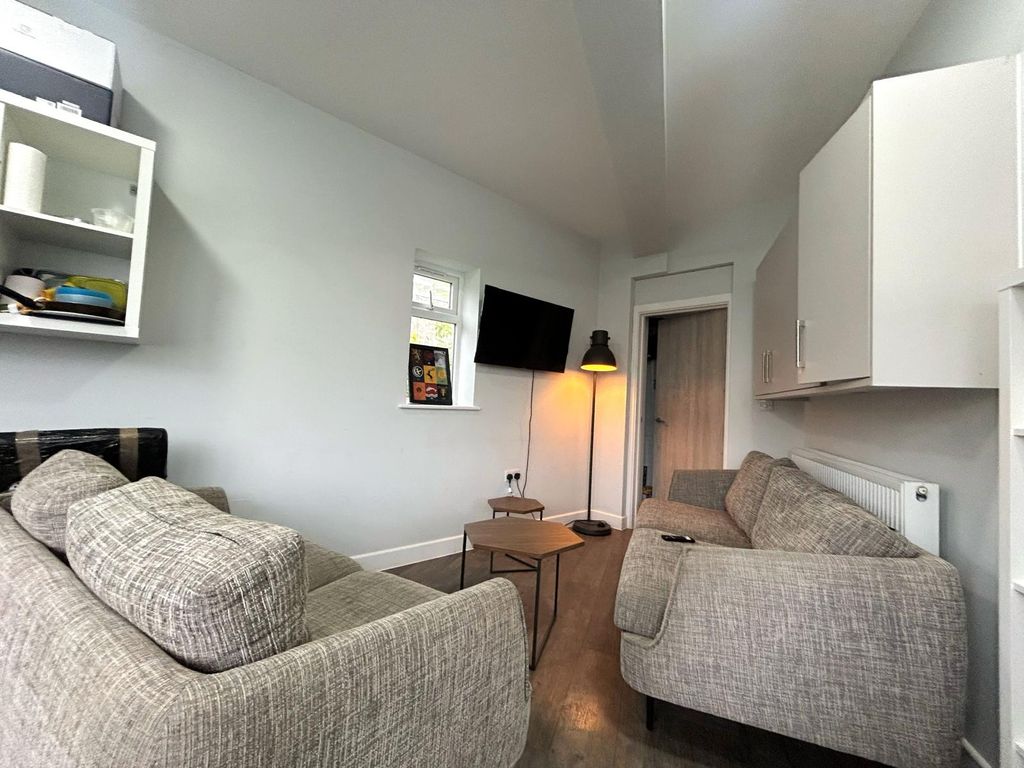 Additional image 4 of 8 bed flat to rentNew North Road, Central, Exeter EX4