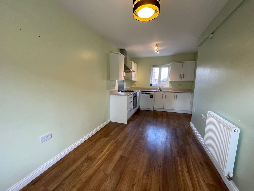 Additional image 3 of 4 bed property to rentCooper Road, Peterborough PE4
