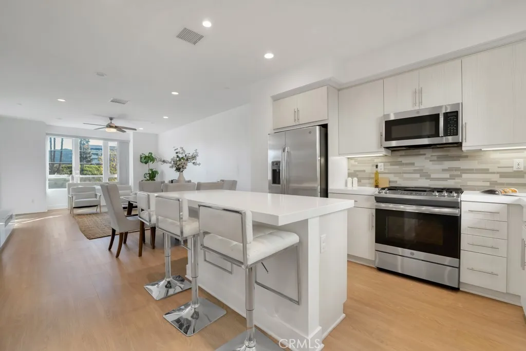 Additional image 6 of 10832 W Riverton Court, North Hollywood, CA 91602