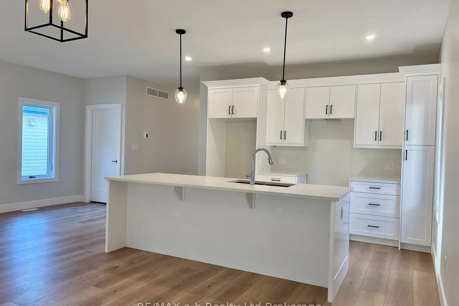 Additional image 3 of 41 Cash Crescent