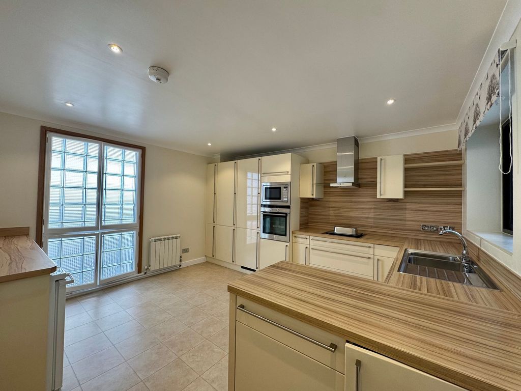 Additional image 14 of 2 bed flat to rent3 Vaucluse Court, St Helier JE2