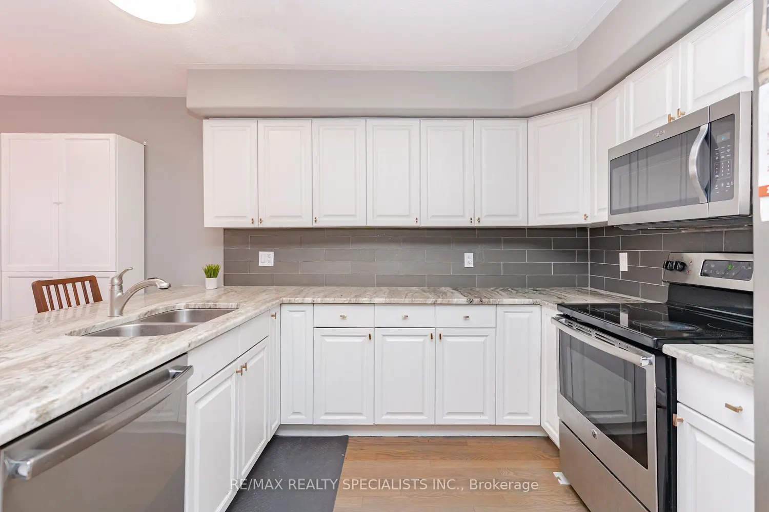 8A Hainer Street photo 5