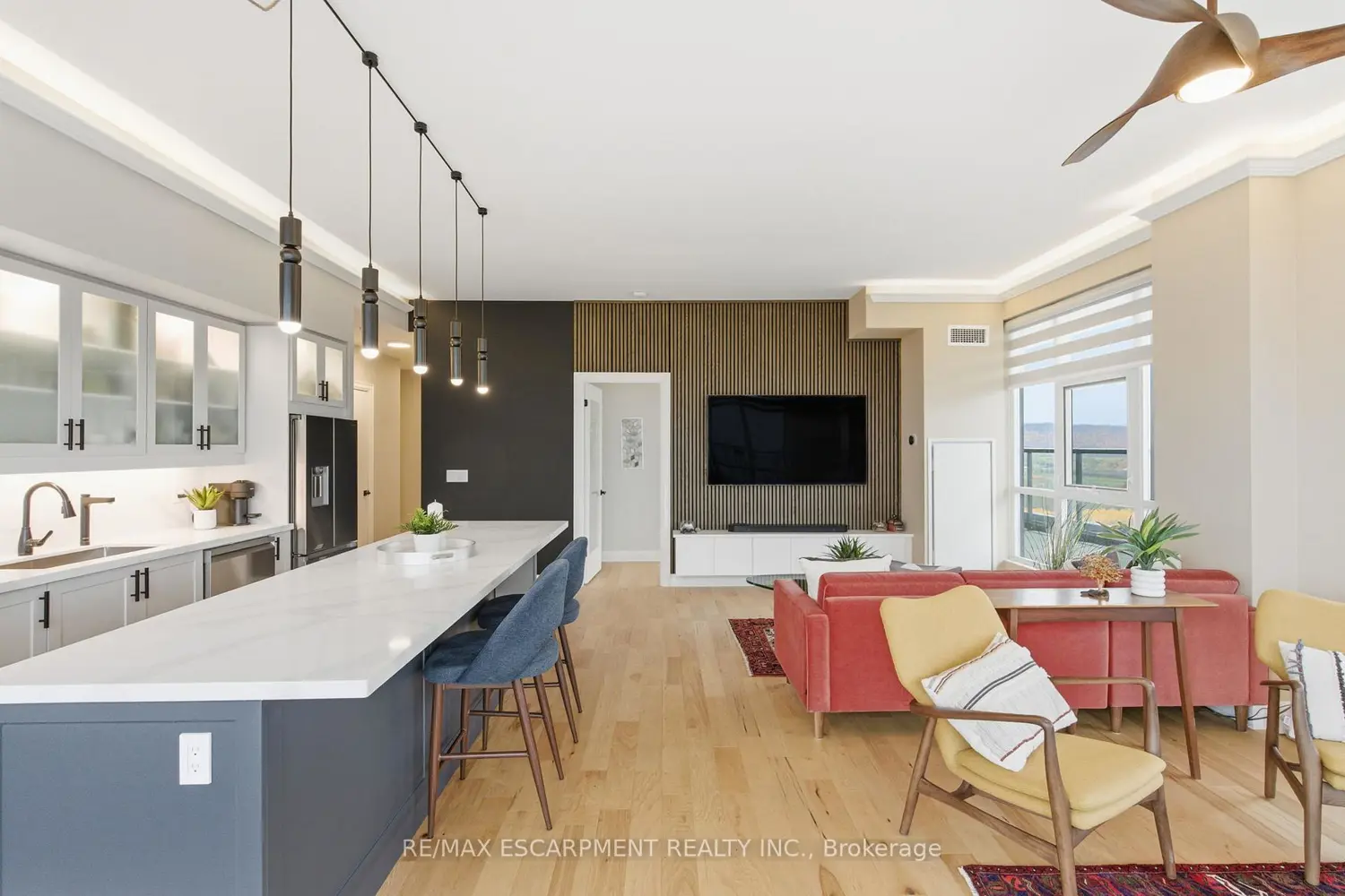 Additional image 7 of 550 North Service Road 1404