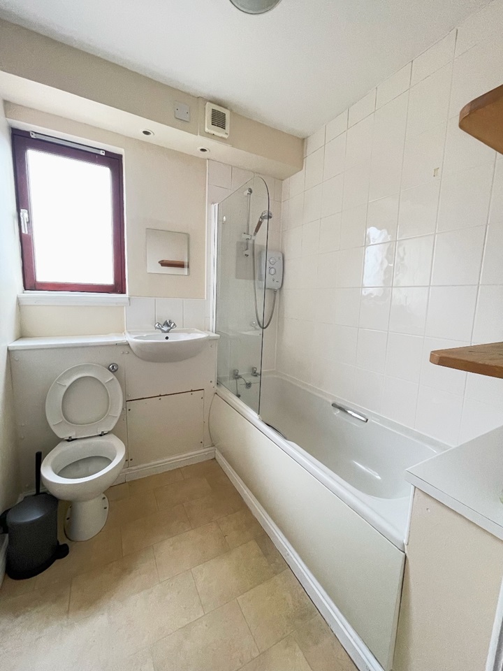 Additional image 14 of 3 Bed Flat, Lymburn Street, G3, N1 7GU