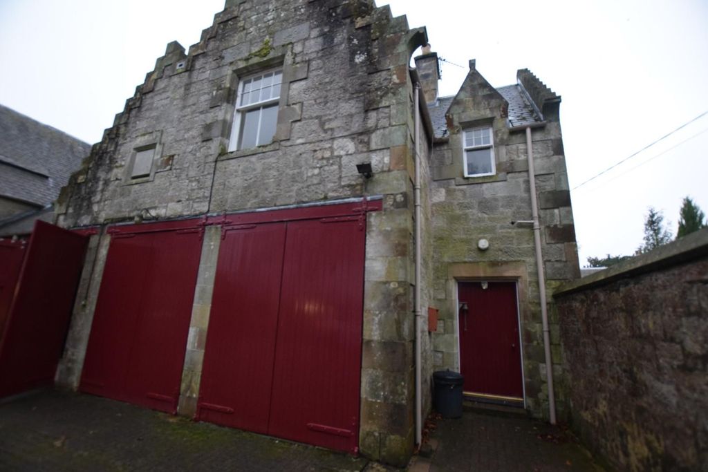 2 bed flat to rentCoach House, Lethangie, Kinross, Perthshire KY13