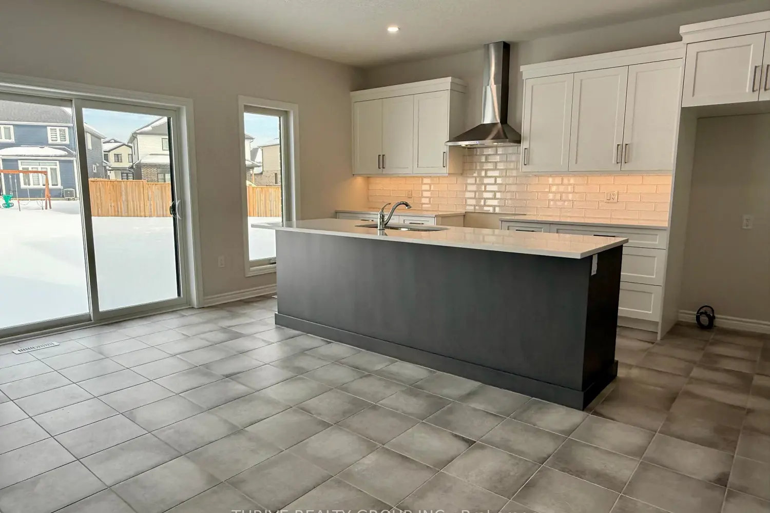 64 Basil Crescent photo 4