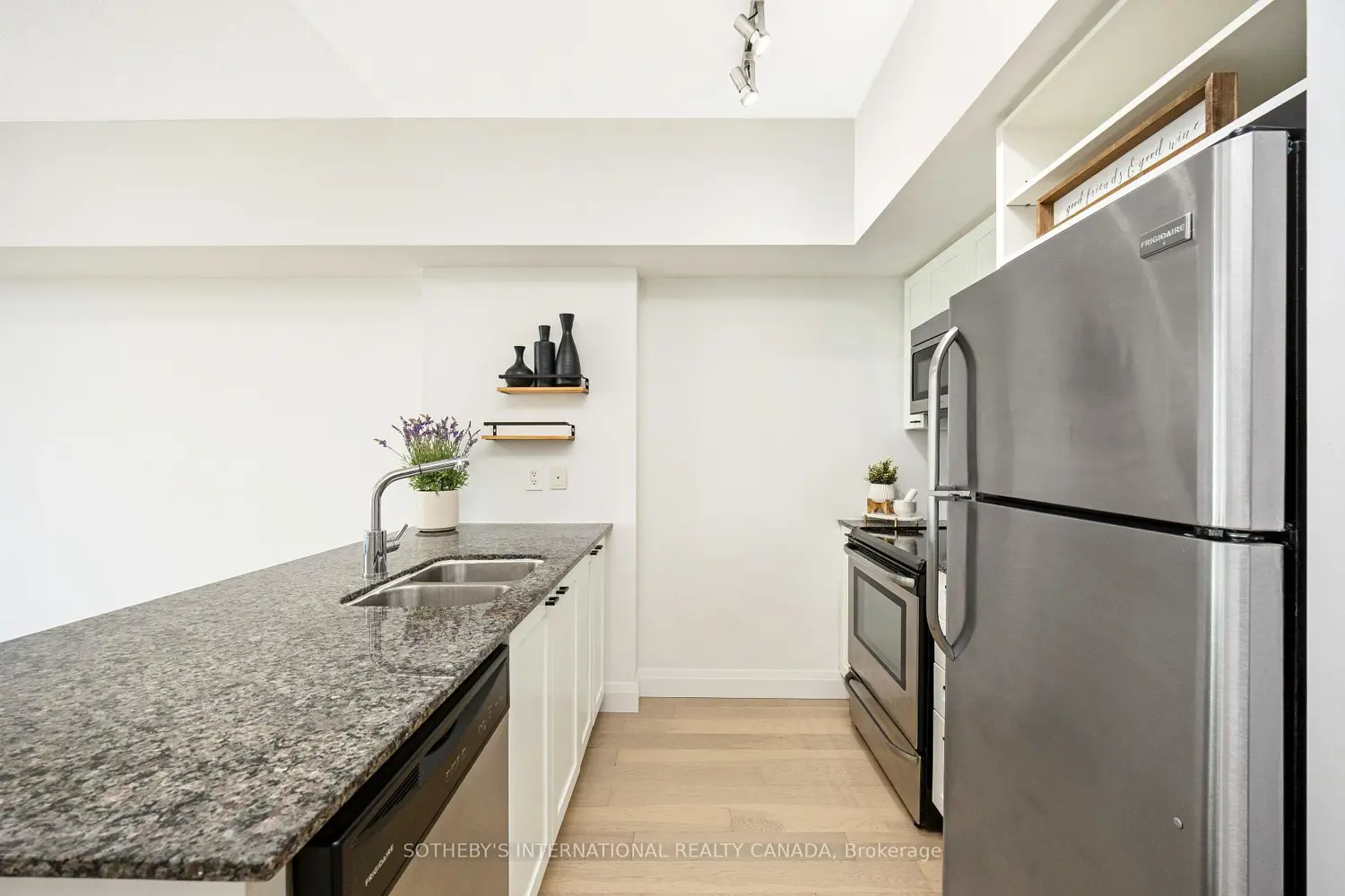 Additional image 5 of 105 The Queensway Avenue 1601