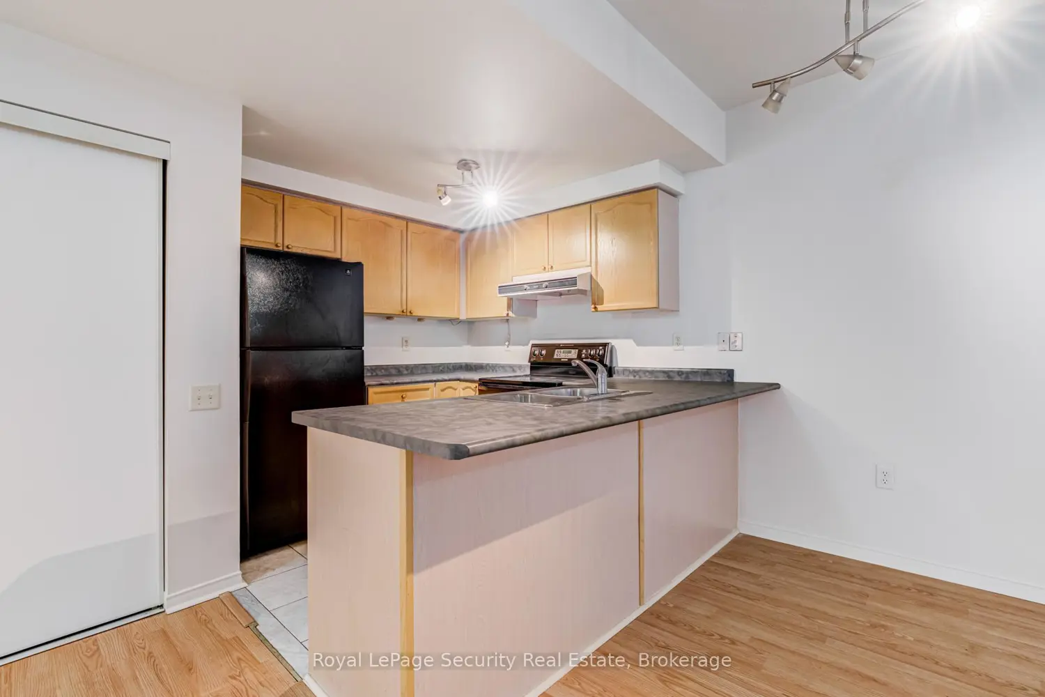 Additional image 12 of 760 Lawrence Avenue 137