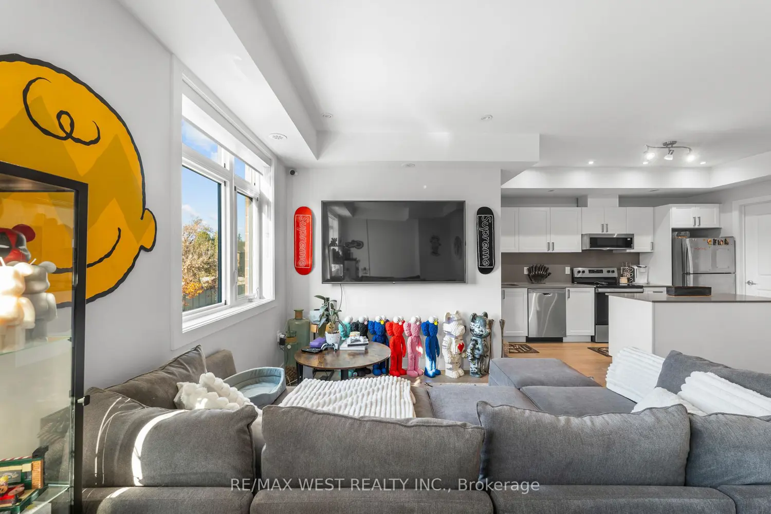 Additional image 4 of 1062 Douglas Mccurdy Common