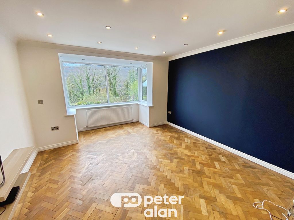 Additional image 10 of 5 bed property to rentHeol Penrhiw, Mountain Ash CF45