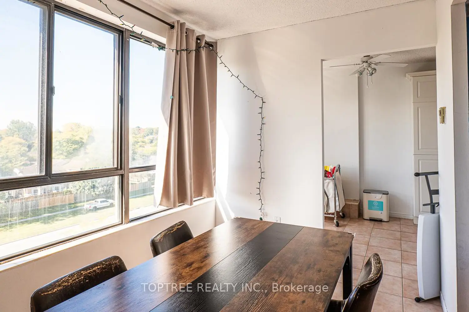 Additional image 4 of 1600 Adelaide Street 610