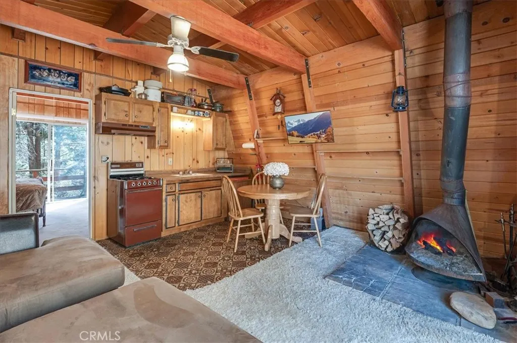 Additional image 41 of 813 Cedar Lane, Sugarloaf, CA 92386