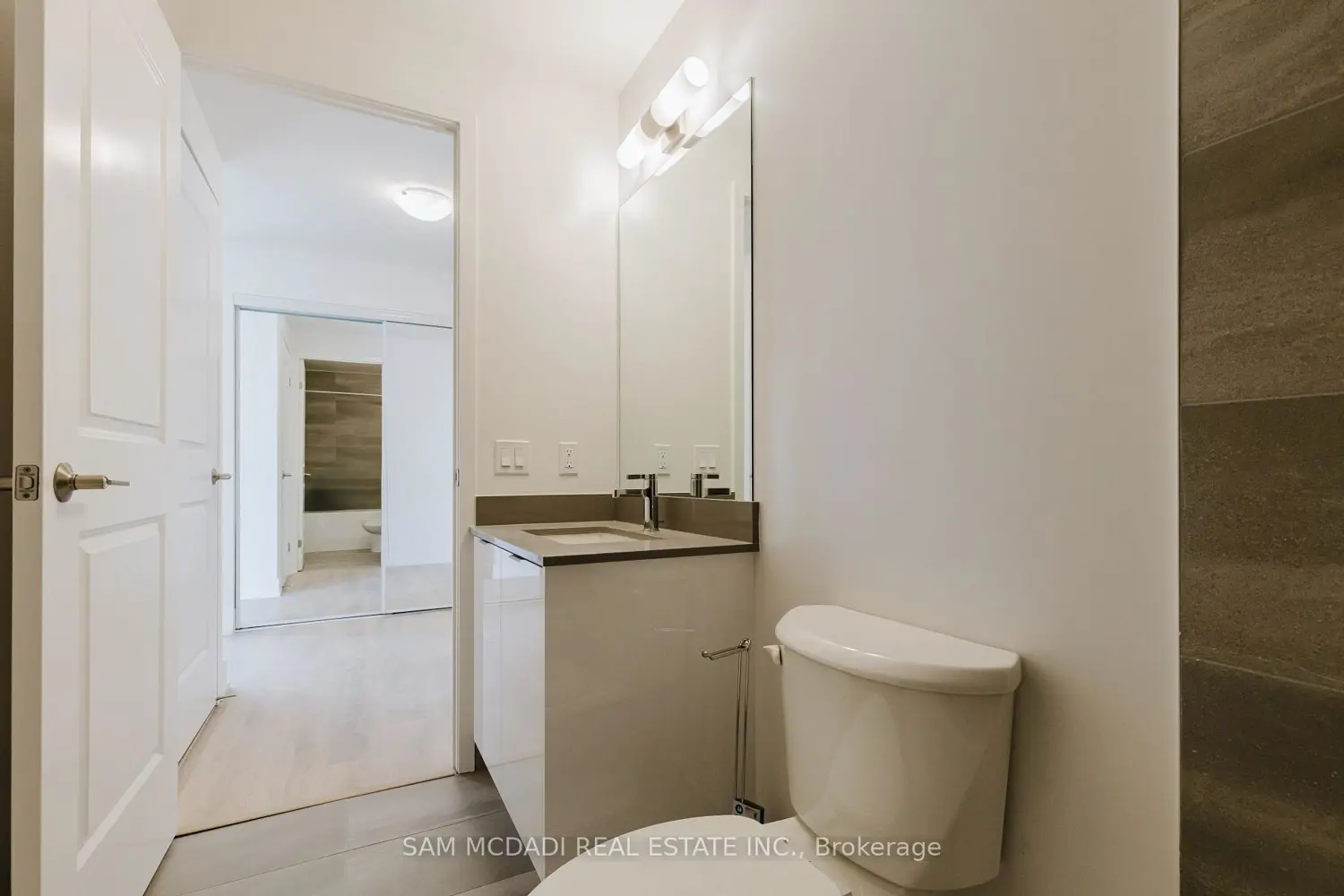 Additional image 13 of 202 Burnhamthorpe Road 2003