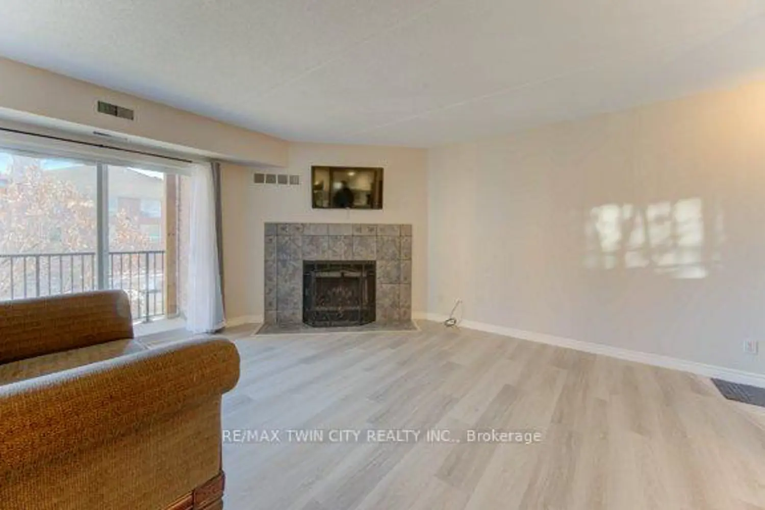 Additional image 4 of 3085 Kingsway Drive 27