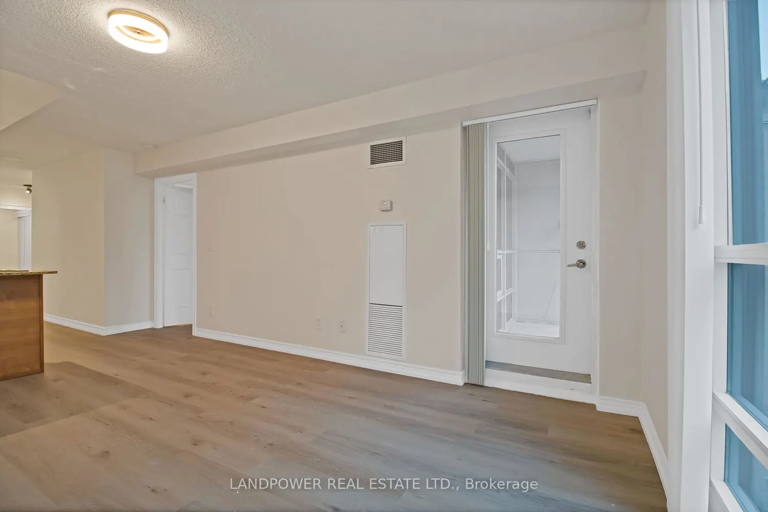 Additional image 13 of 761 Bay Street 1810
