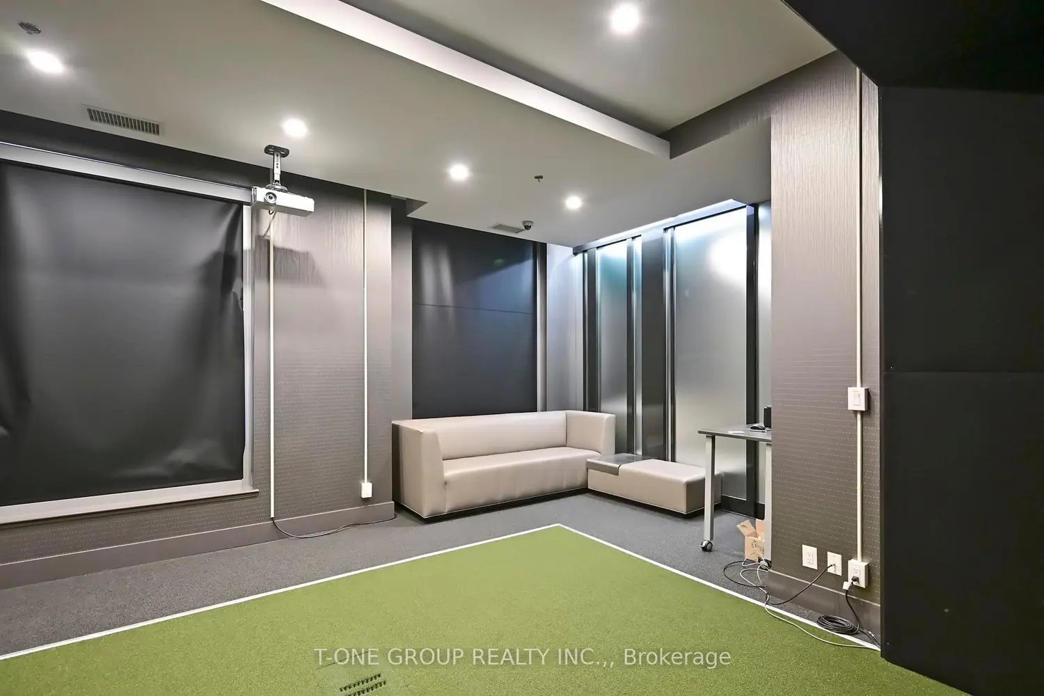 Additional image 19 of 540 Bur Oak Avenue 606