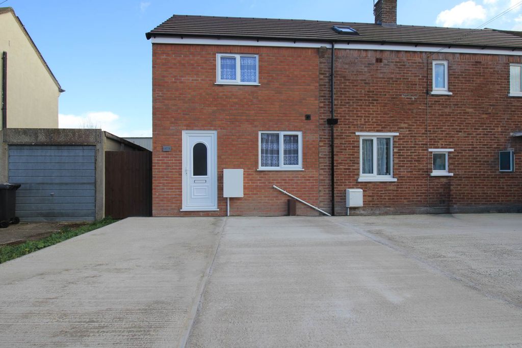 2 bed semi-detached house to rentColeridge Road, Weston-Super-Mare BS23