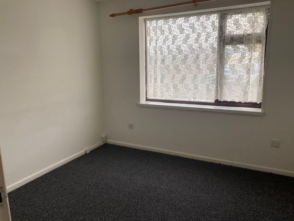 1 bed flat to rentHarvey Crescent, Sandfields SA12 photo 4