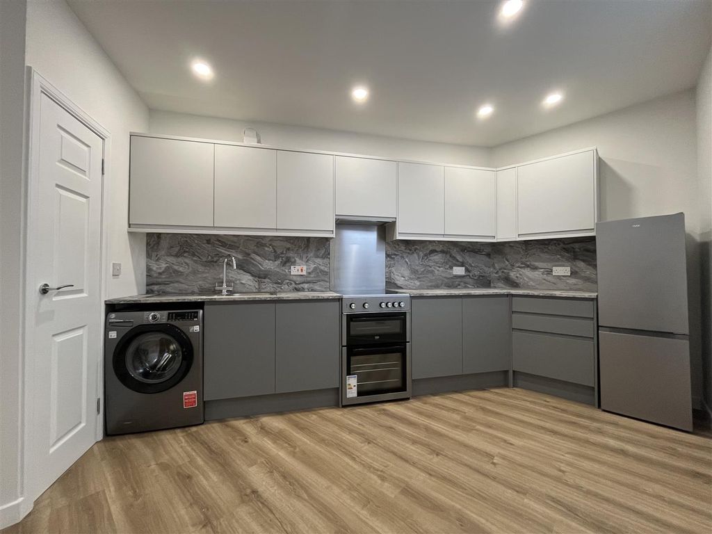 Additional image 4 of 2 bed flat to rentCharterhouse Lane, Perth PH2