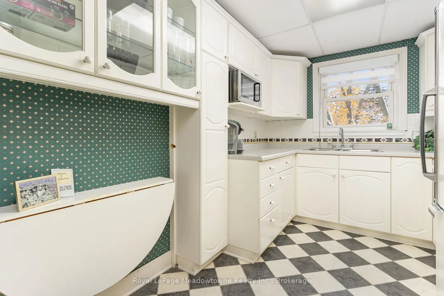 Additional image 7 of 2405 Lakeshore Road 10