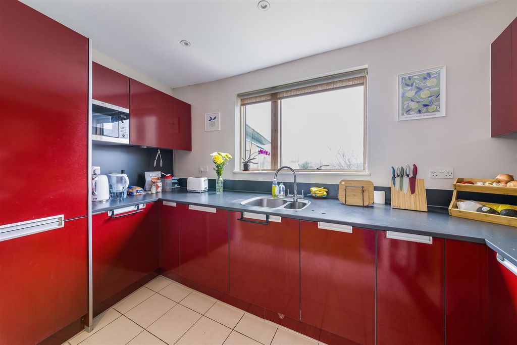 Additional image 3 of 2 bed flat to rentFive Mile Drive, Oxford OX2