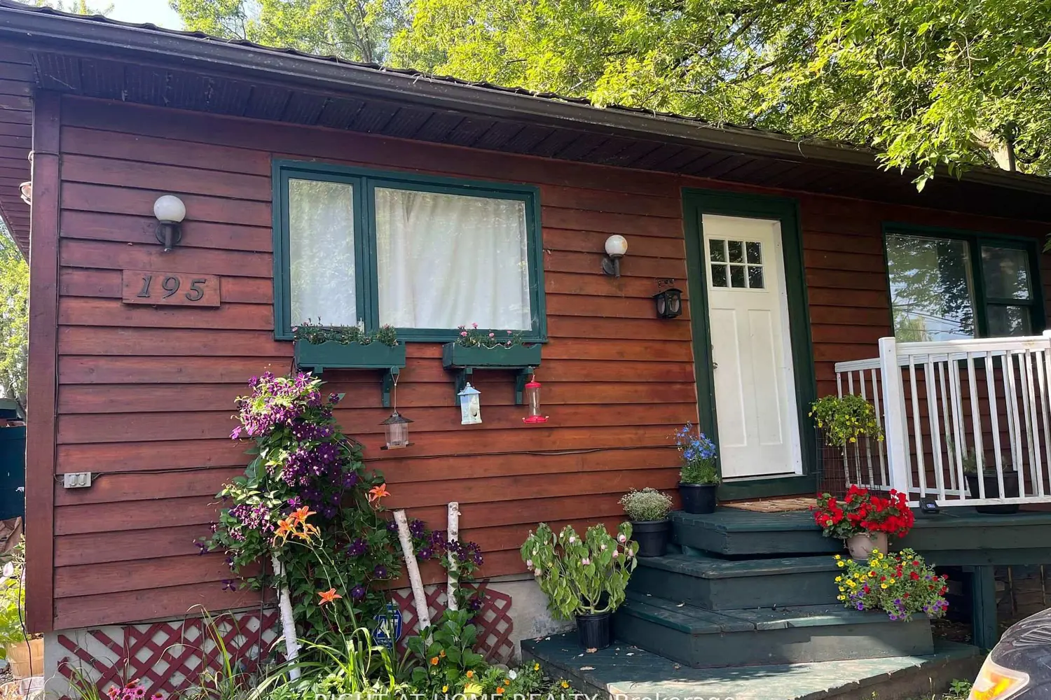 195 Lakeland Crescent