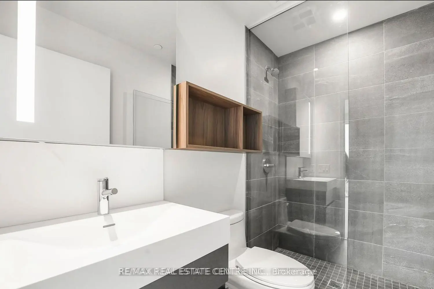 Additional image 11 of 39 Mary St Street 2001