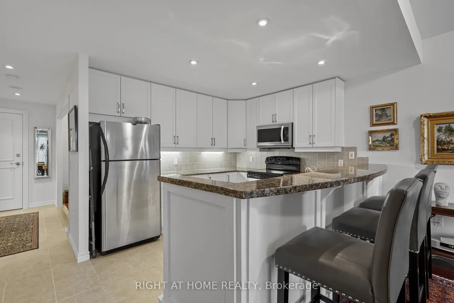 Additional image 5 of 6 Toronto Street 409