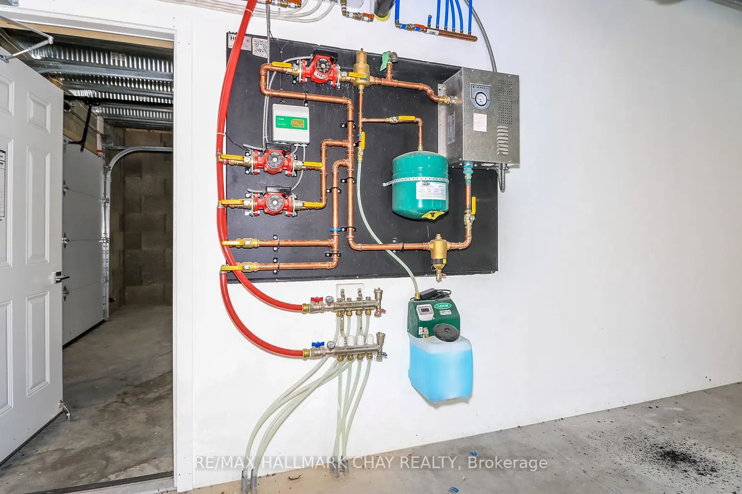 Additional image 12 of 2576 Champlain Road