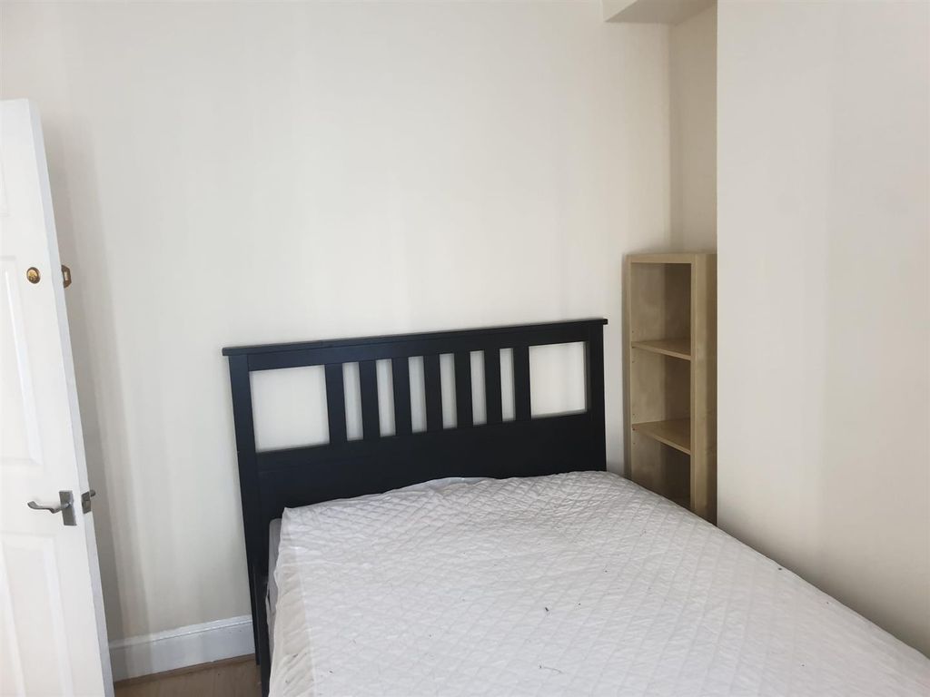 4 bed shared accommodation to rentKing Street, Pontypridd CF37 photo 5