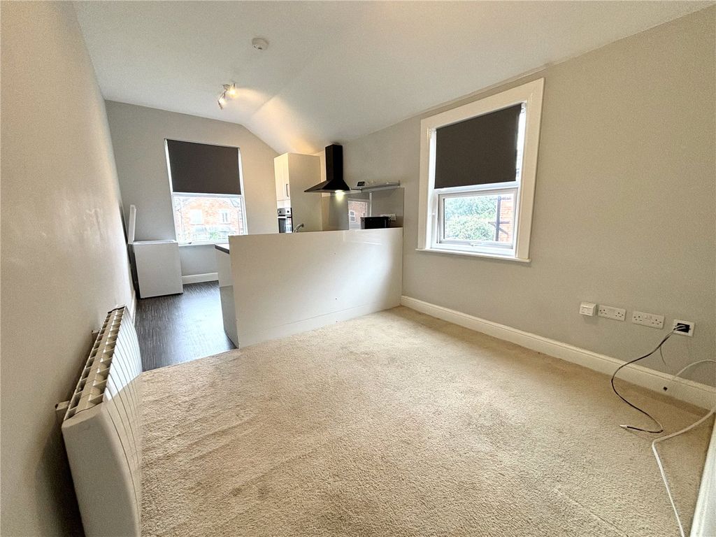 Additional image 3 of 2 bed flat to rentCedar Road, Northampton, Northamptonshire NN1