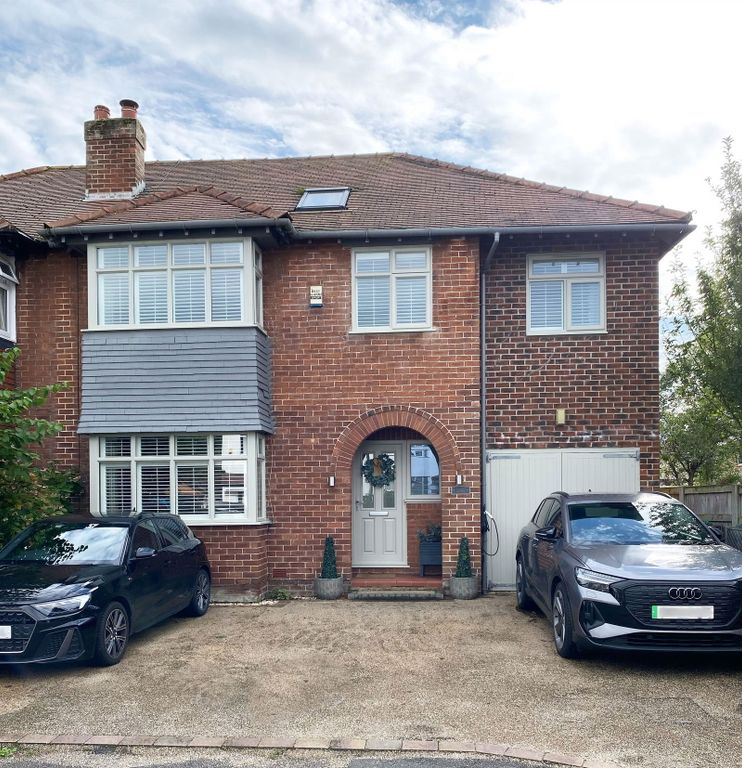 4 bed semi-detached house to rentOpen Golf 2026 - Dunbar Crescent, Birkdale PR8