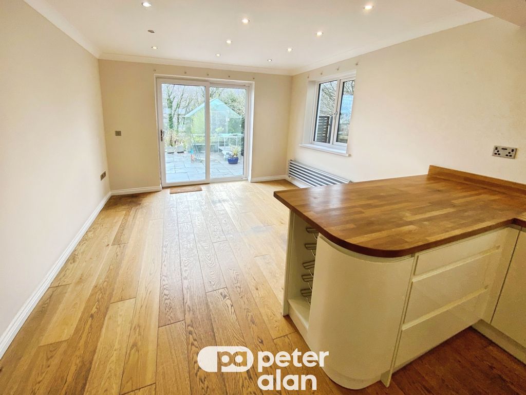Additional image 11 of 5 bed property to rentHeol Penrhiw, Mountain Ash CF45